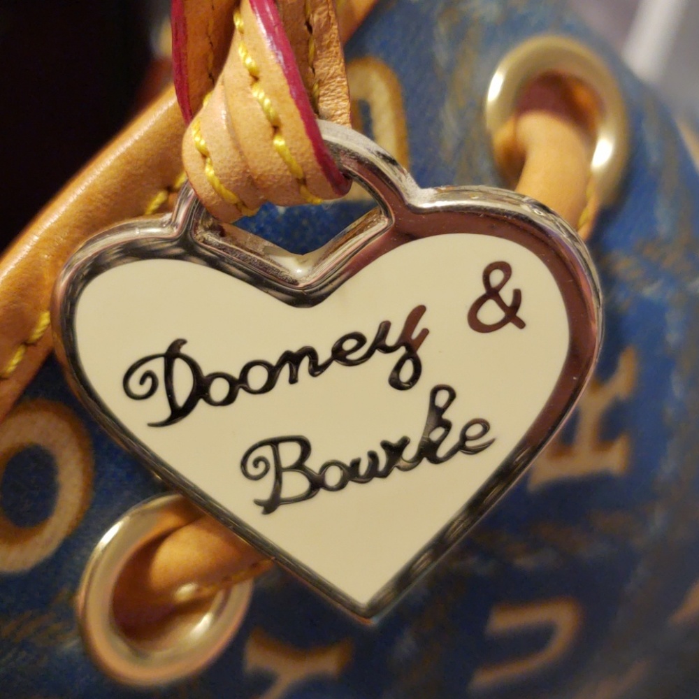 Dooney and Bourke bag - Picture 3 of 3